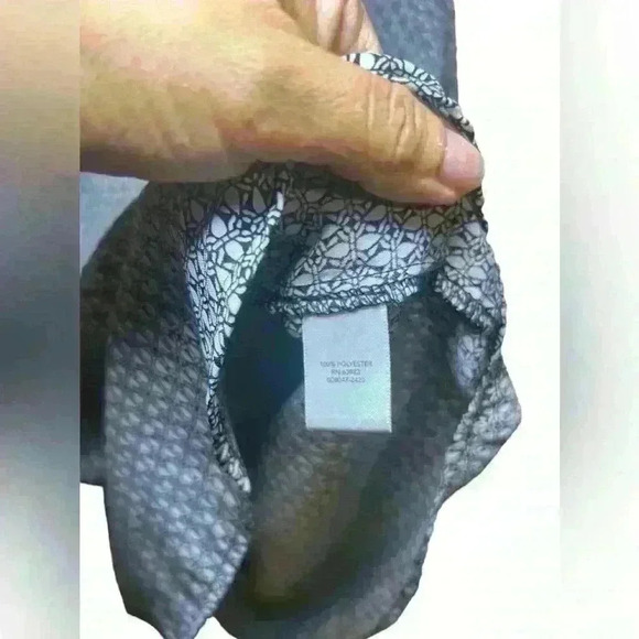 Christopher & Banks Petites Geometric Top Size Medium Notched Collar - Picture 7 of 8